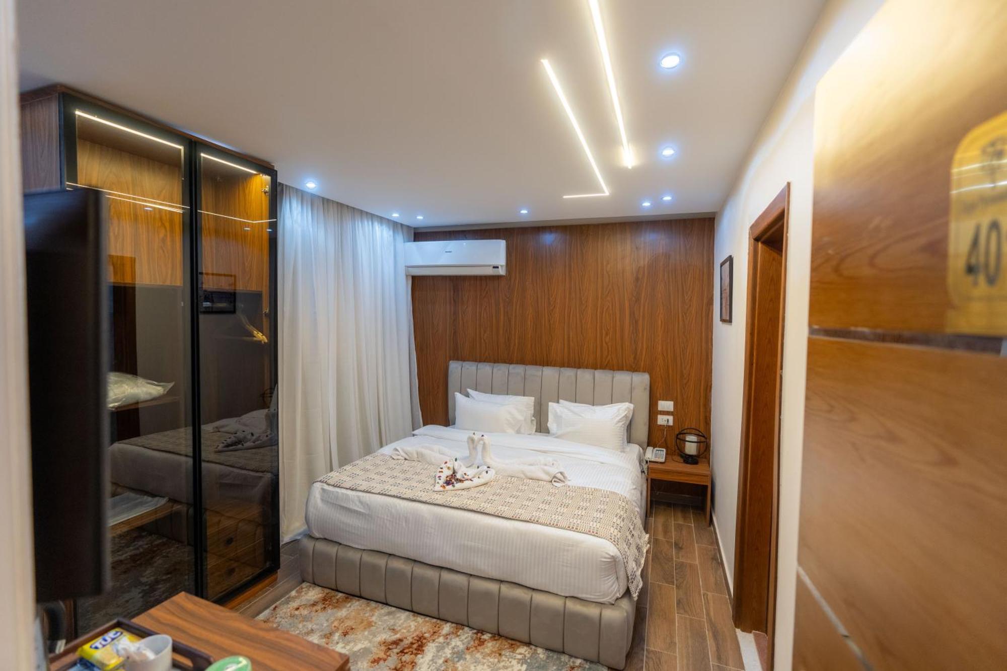 Tuia Pyramids Hotel 4*