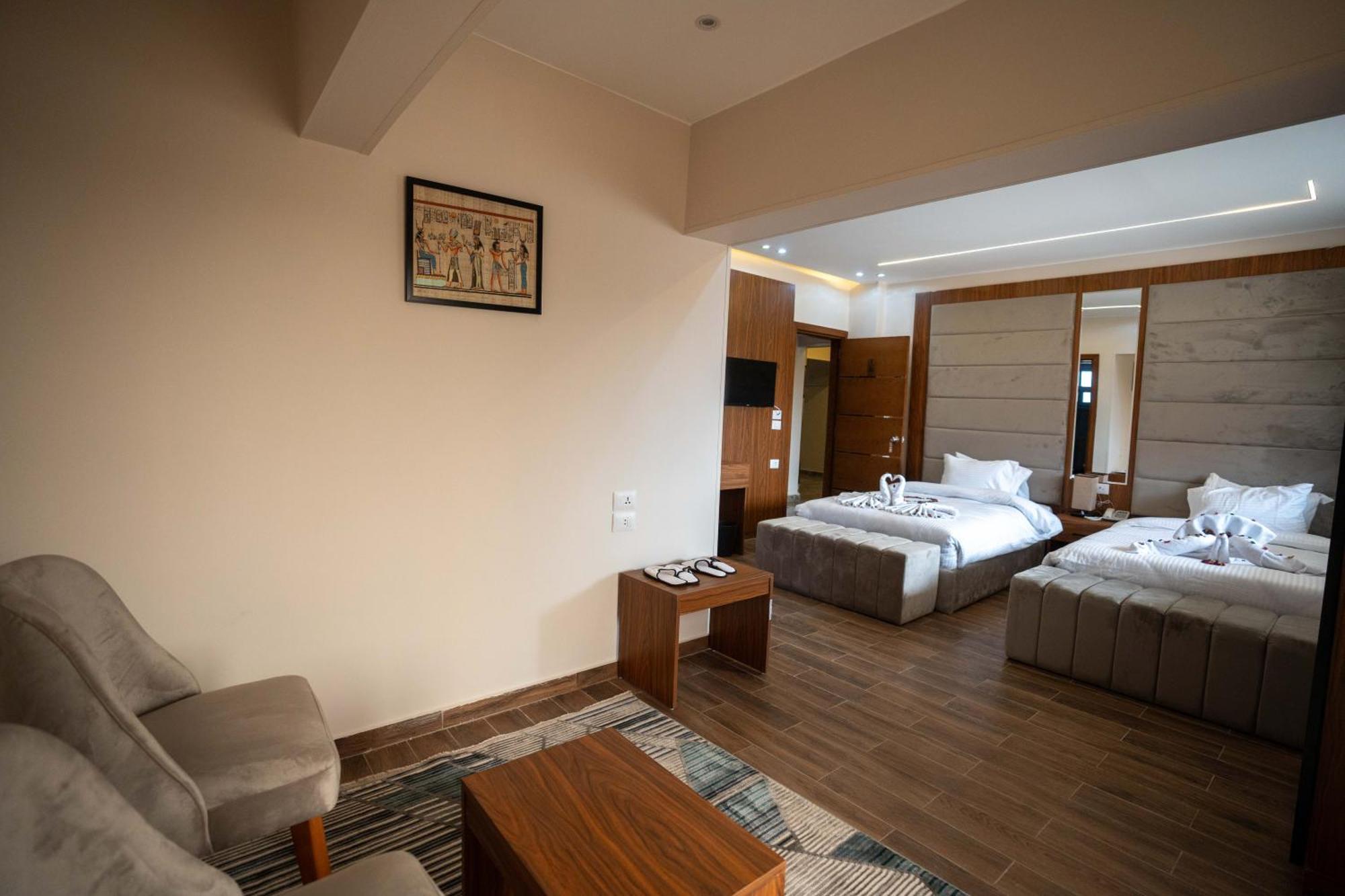 Tuia Pyramids Hotel