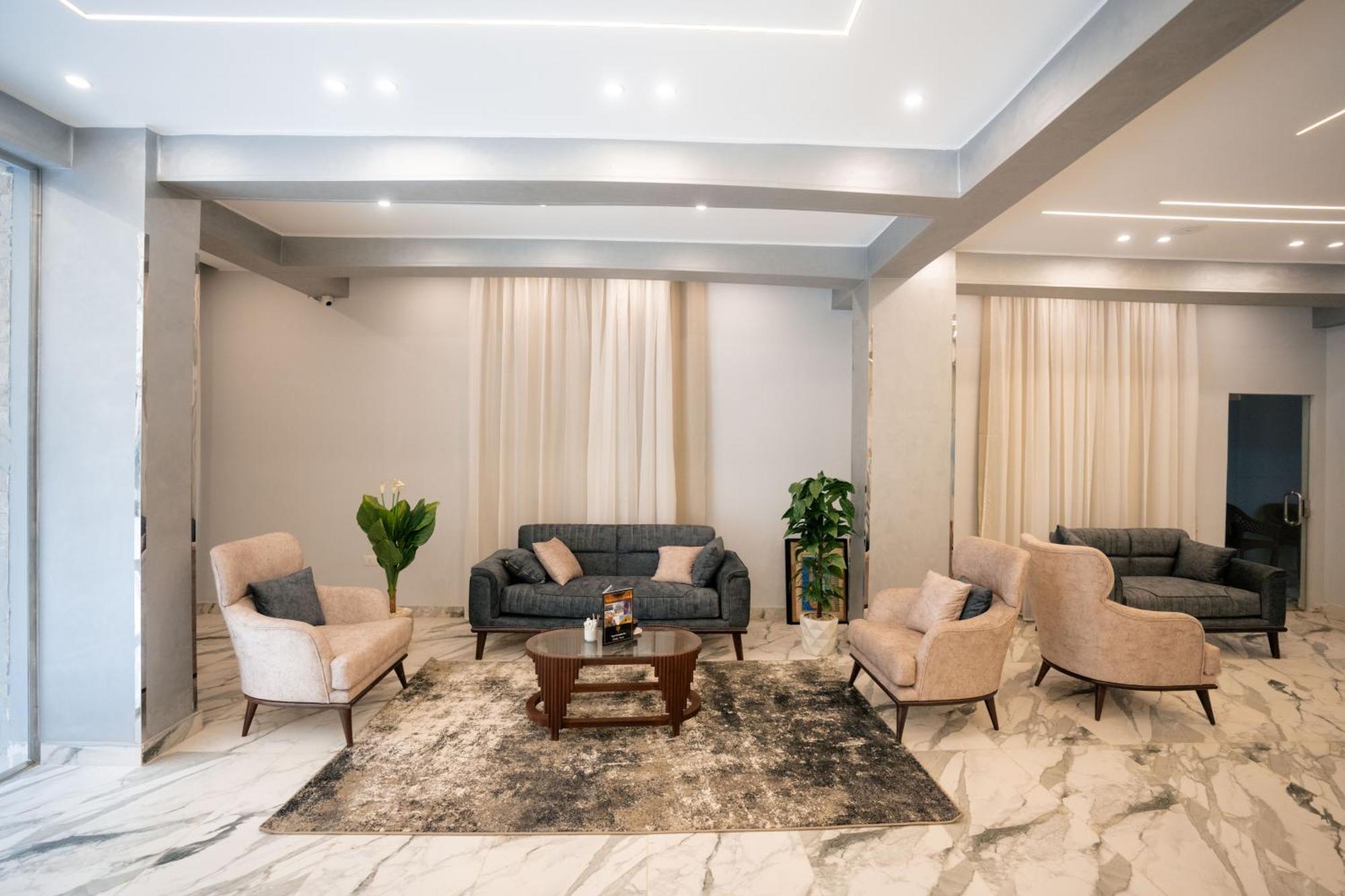 Hotel Tuia Pyramids Hotel 4*