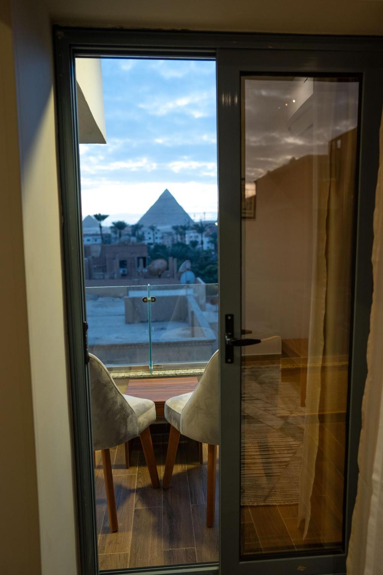 Tuia Pyramids Hotel