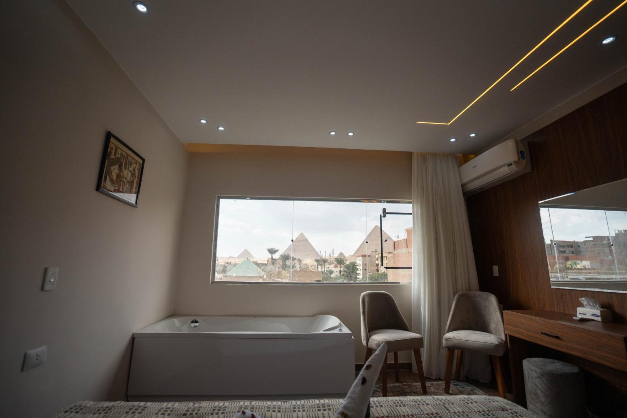 Hotel Tuia Pyramids Hotel 4*