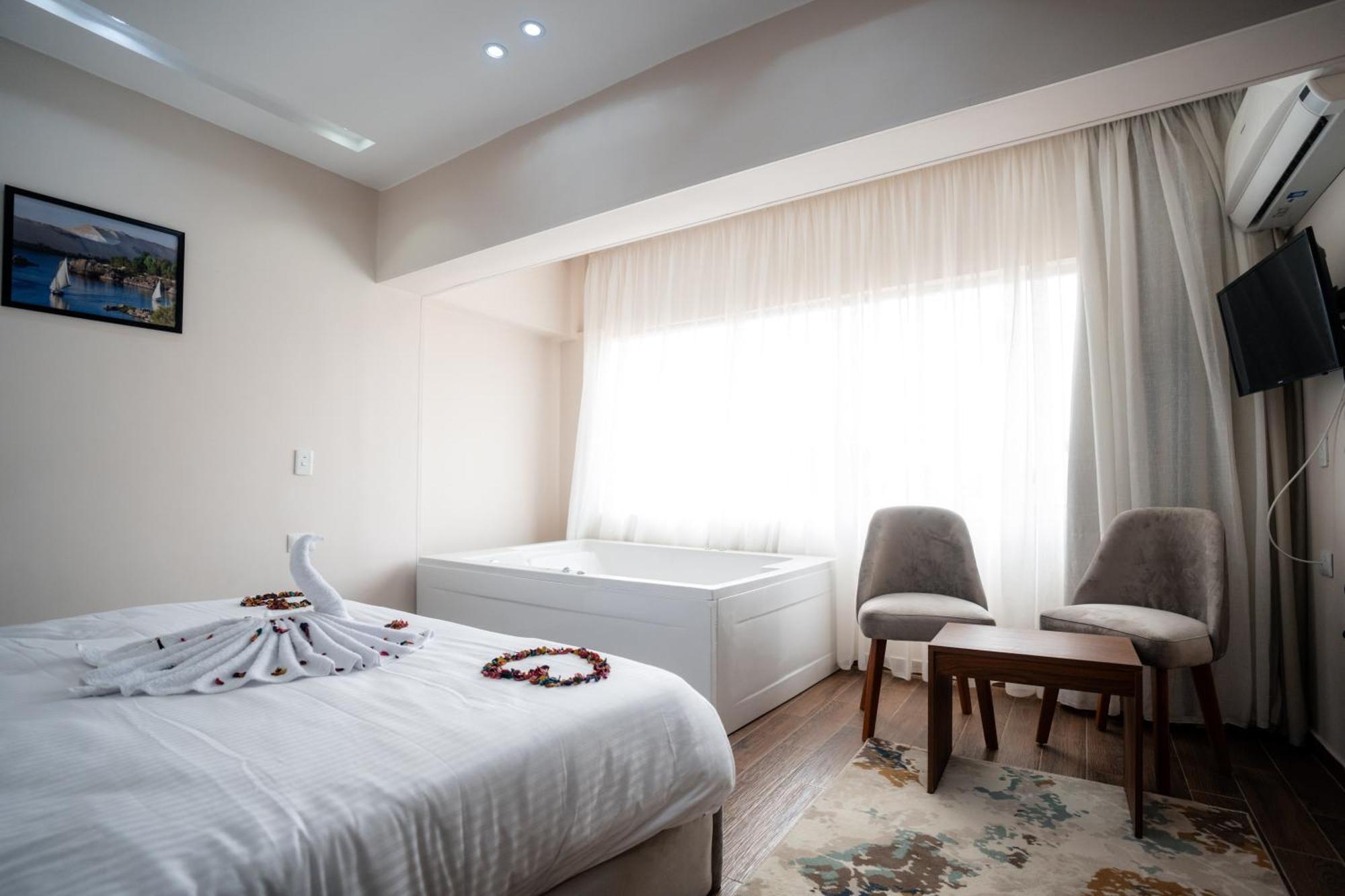 Hotel Tuia Pyramids Hotel 4*
