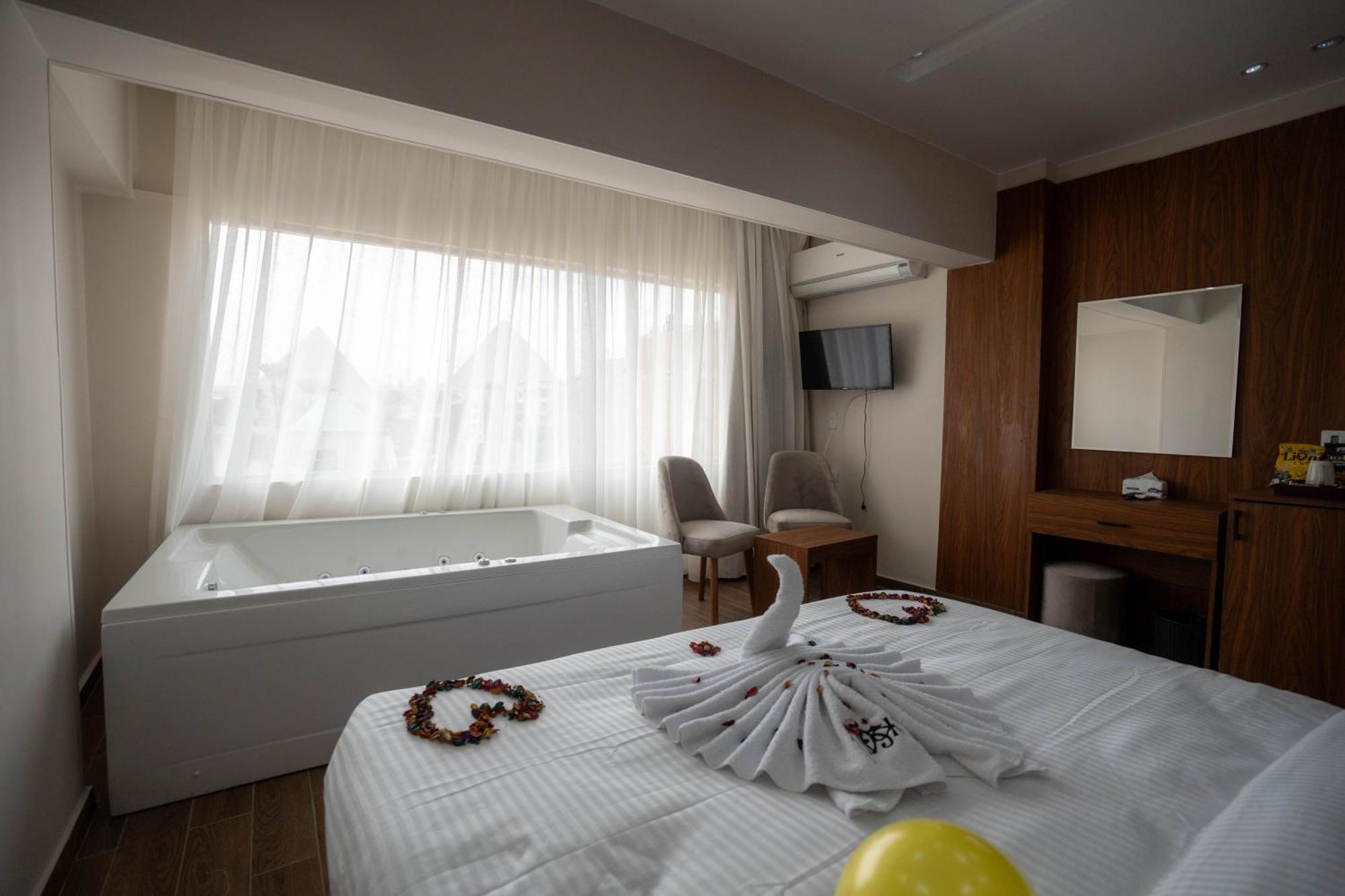 Tuia Pyramids Hotel Hotel