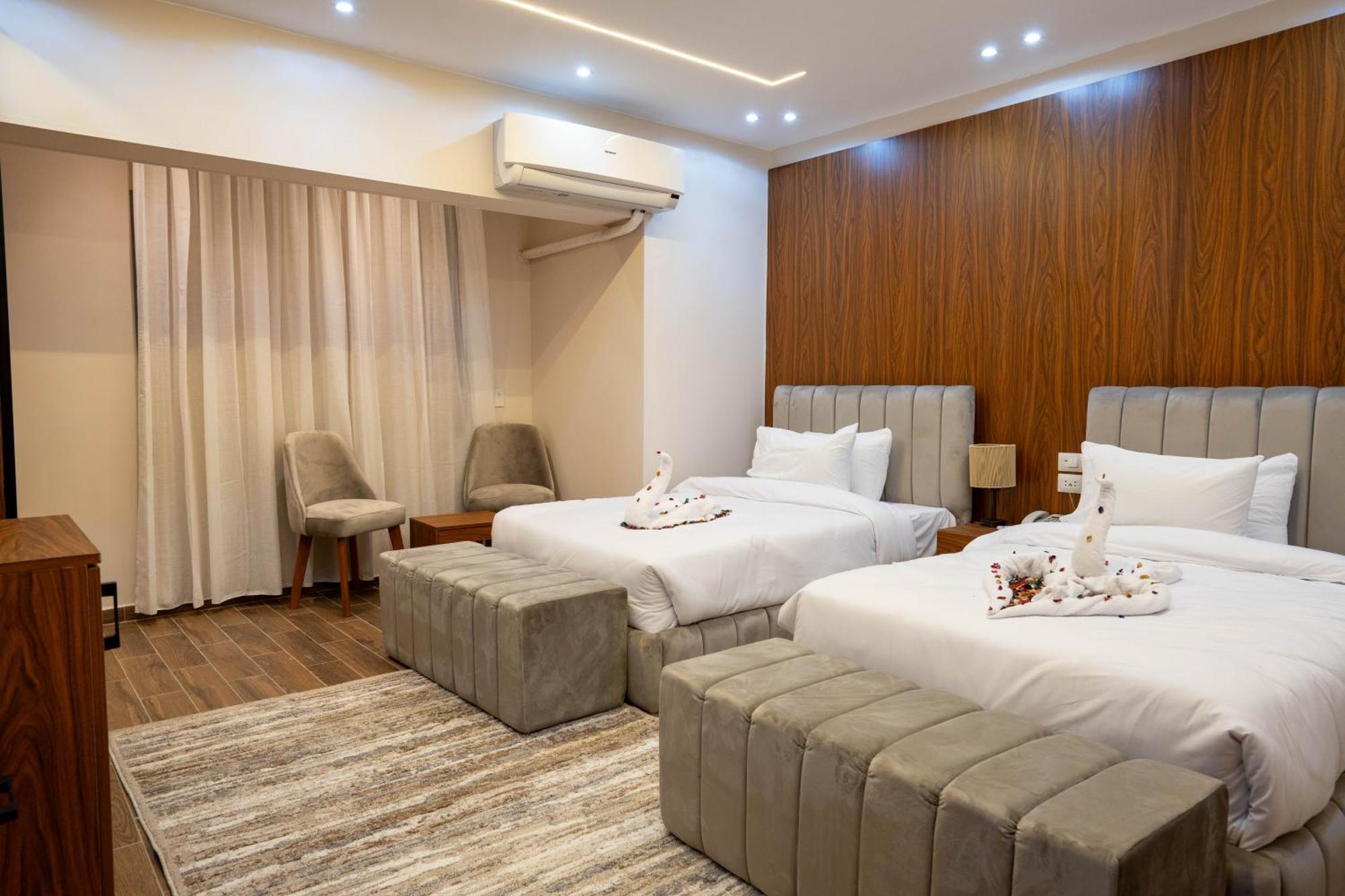 Tuia Pyramids Hotel 4*